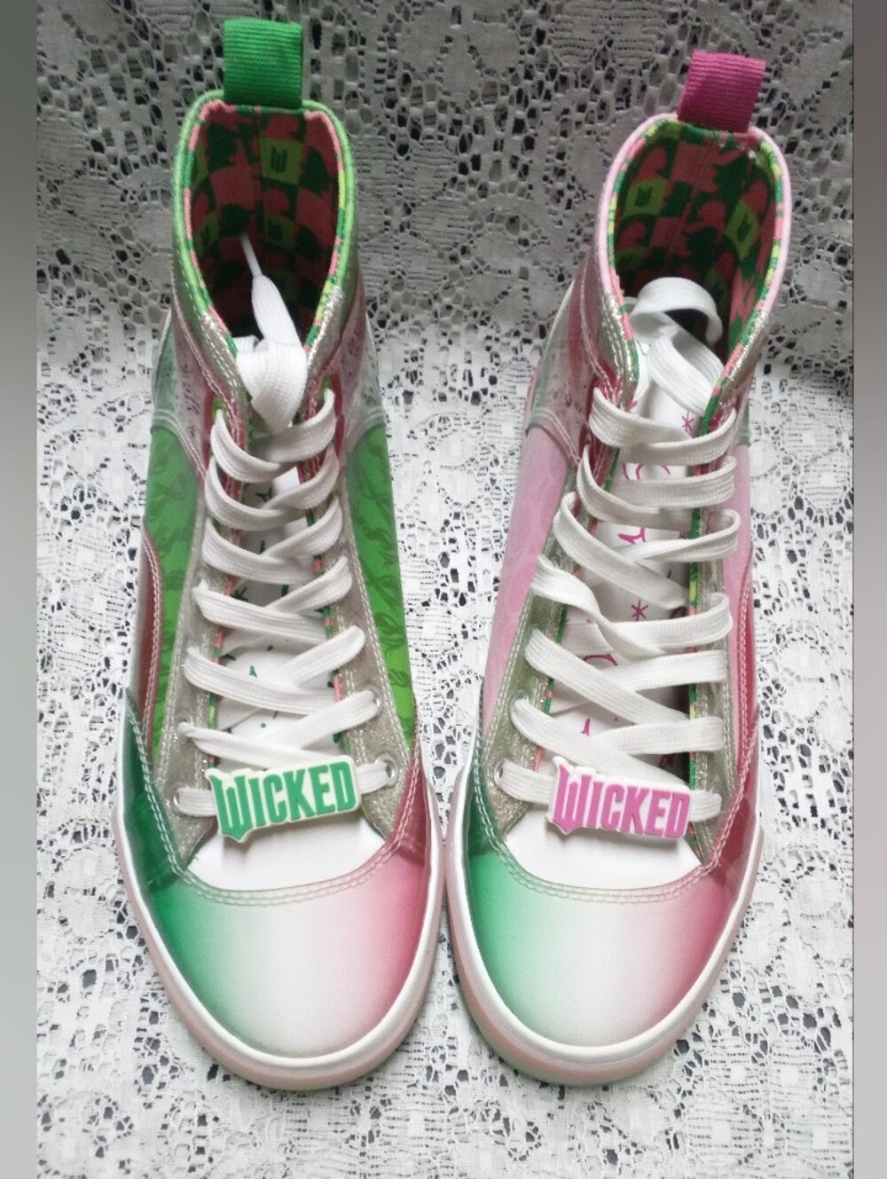 WICKED THE MOVIE MUSICAL WOMENS HIGH-TOP SNEAKERS - SIZE 8 LIMITED EDITION